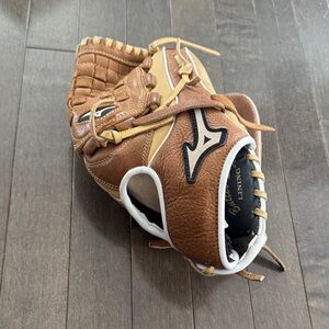 Mizuno Baseball Glove